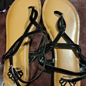 Fergalicious Black Thin Strappy Strappy Sandals Size 7.5 Nuckle Closure